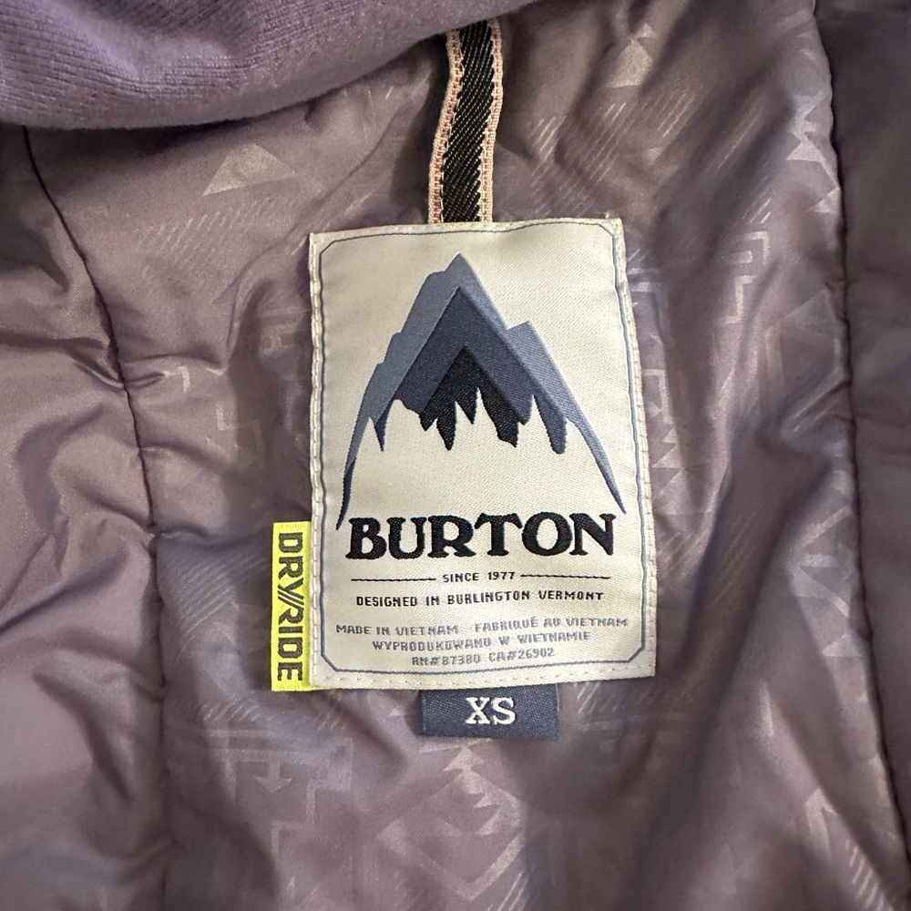 Women’s Burton snowboard jacket. XS. gently used, used 4-5 times total.